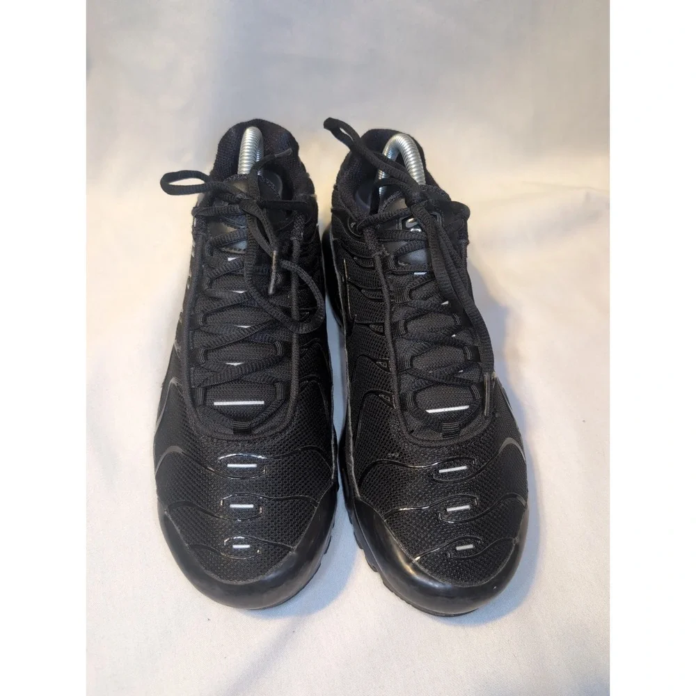Nike Air Max Plus Triple Black Sneakers, Size 7Y/ Women's 8.5 CD0609-001